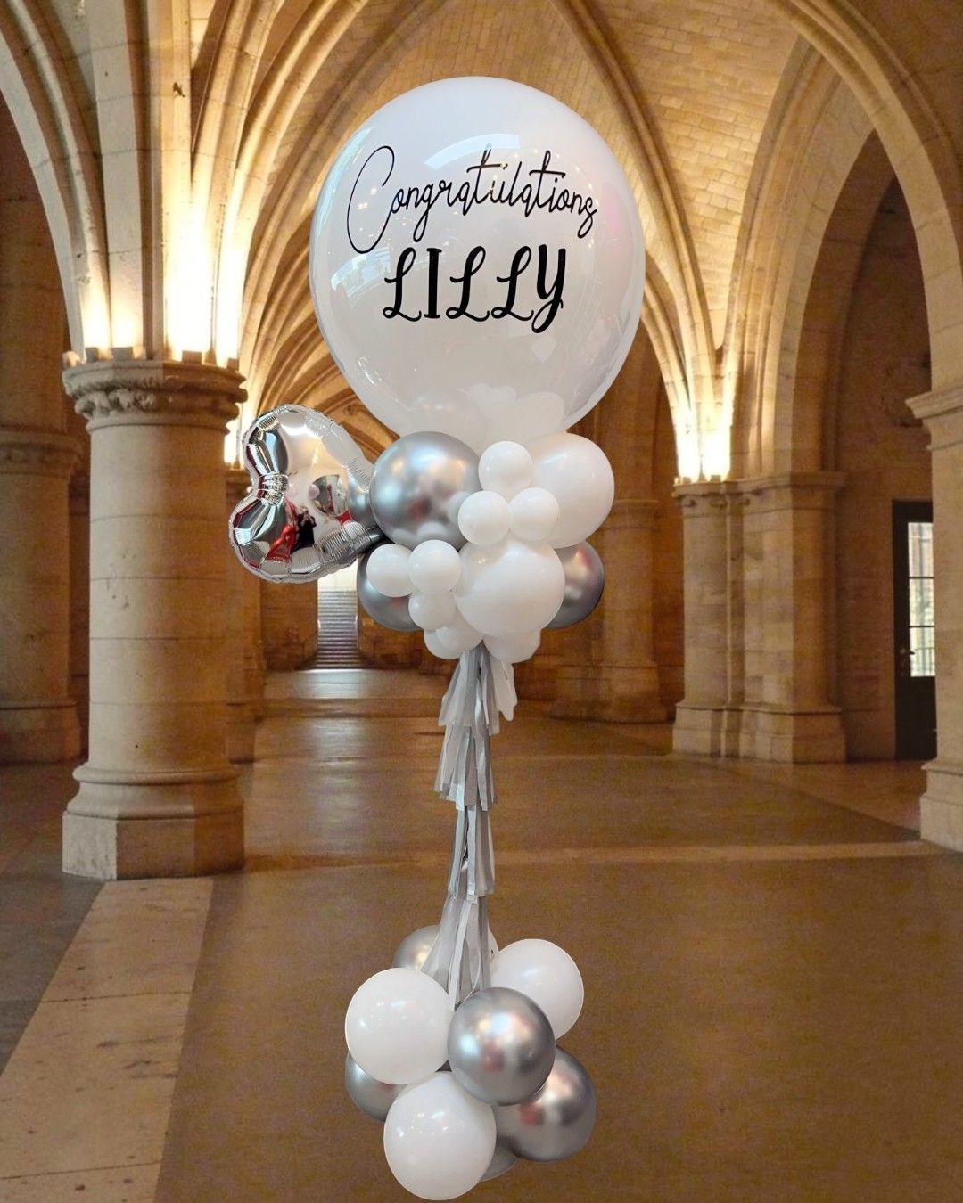 Congratulations Bubble — ช่อลูกโป่งแสดงความยินดีในโถงโค้งหิน